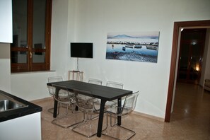 Dining - Apartment in a historic building (Napoli)