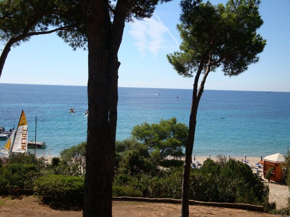 Beach nearby, beach towels