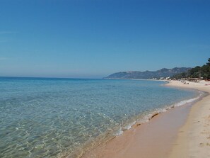 Beach nearby, beach towels - Villa Fernanda, large seafront villa, direct access to the beach (Santa Margherita di Pula)