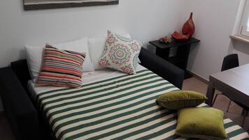 1 quarto, escrivaninha, ferros/tábuas de passar roupa, Wi-Fi de cortesia
