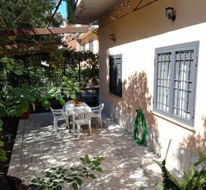 Outdoor dining - L'Angoletto casavacanze  (Ciampino)