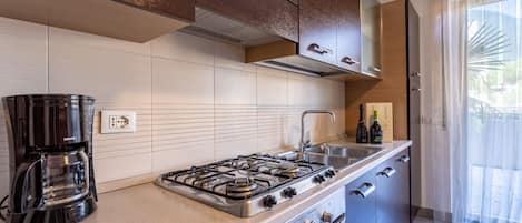 Kühlschrank, Ofen, Herdplatte, Geschirrspüler