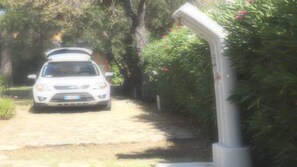 Property grounds - independent villa with garden and private parking spaces (San Marco)