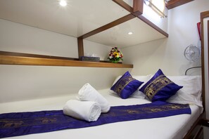 4 bedrooms, iron/ironing board, free WiFi, bed sheets - Classic gaff schooner (Kawthuang)