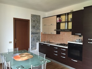 Fridge, oven, stovetop, dishwasher - AMAZING LAKE VIEW FROM A COZY APARTMENT (Argegno)