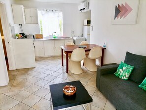 Interior - Tilacaze Bungalow (01) (Flic en Flac)