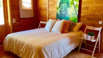 3 bedrooms, travel cot, free WiFi, bed sheets