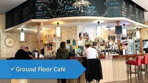 Bar (in der Unterkunft)