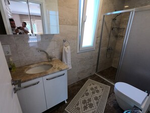 Shower, hair dryer, towels, soap - MAGNIFICENT,SUPERB PRIVATE POOL&GARDEN VILLA RIGHT IN CENTRE OF DALYAN GULPINAR! (Dalyan)