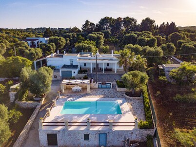 Historic trullo, pool and garden in Martina Franca