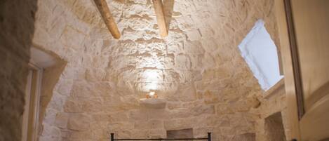 4 slaapkamers, een strijkplank/strijkijzer, reisbedje, wifi