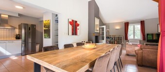 Stylish villa for 8 people in the Domaine Les Rives des l'Ardeche park.