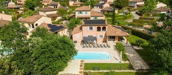 Stylish villa for 8 people in the Domaine Les Rives des l'Ardeche park.