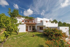 Exterior - CAN PUJOL An authentic Ibizan house with a pool, 9 km from Cala Bassa beach (Sant Josep de sa Talaia)