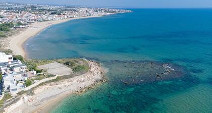 Amelia, encantadora villa directamente en la playa de arena para 8 personas y vista al mar