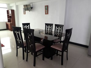 Dining - single standard room (lima)