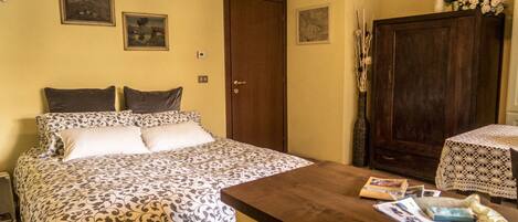 1 bedroom, desk, soundproofing, iron/ironing board