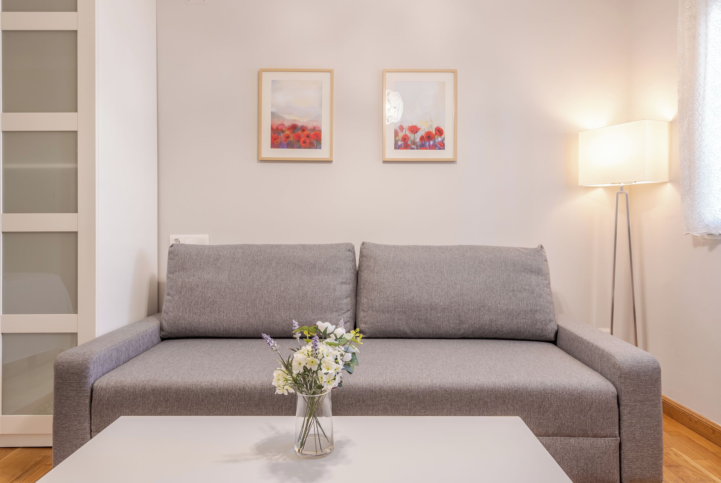 Una Smart TV, una chimenea