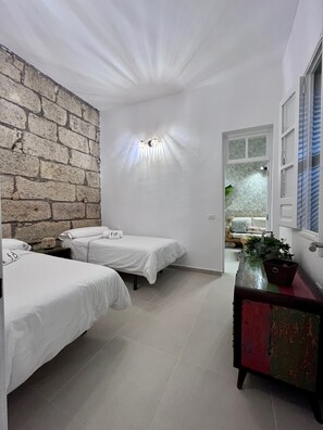 2 chambres, fer et planche à repasser, Wi-Fi gratuit, draps fournis