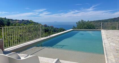 Villa Gisella mit Panorama-Pool und Grillplatz von unserem Obstgarten umgeben