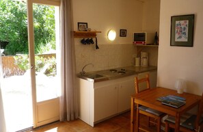 Fridge, stovetop, coffee/tea maker, electric kettle