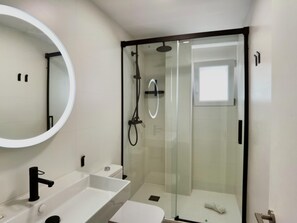 Hair dryer, towels