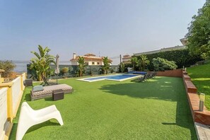 Property grounds - Villa, in a quiet urbanization with private heated pool, close beach and golf! (Alhaurín de la Torre (Málaga))