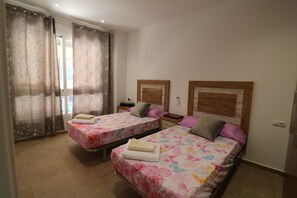 2 habitaciones, tabla de planchar con plancha, wifi y ropa de cama