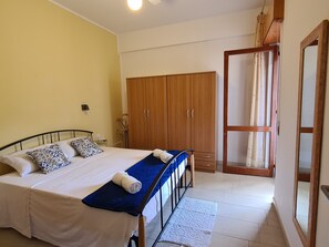 2 chambres, fer et planche à repasser, Wi-Fi, draps fournis