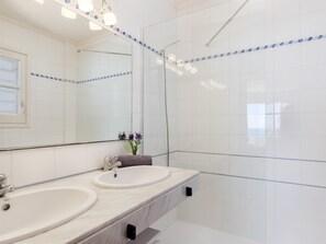 Dusche, Handtücher, Toilettenpapier