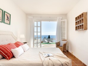 3 bedrooms, iron/ironing board, Internet, bed sheets