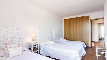 3 Schlafzimmer, Bügeleisen/Bügelbrett, Internetzugang, Bettwäsche