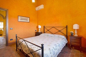 6 chambres, fer et planche à repasser, lit parapluie, Wi-Fi gratuit