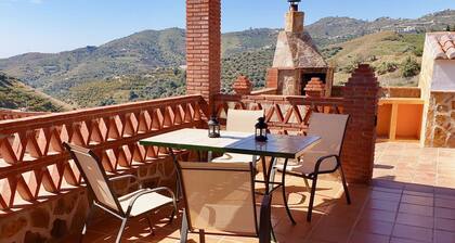 VILLA LOS CEREZO, eine ruhige Villa mit privatem Pool, Grill, WIFI, PRIVATPARKPLATZ ...