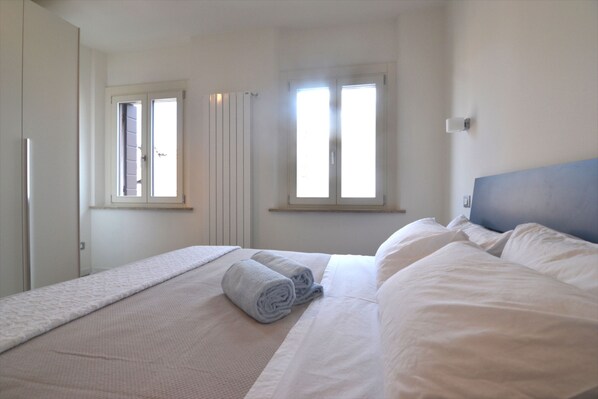 2 多间卧室、熨斗/熨衣板、免费 WiFi、床单