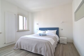 2 多间卧室、熨斗/熨衣板、免费 WiFi、床单