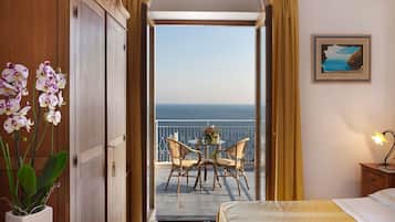10 habitaciones, escritorio, tabla de planchar con plancha y wifi
