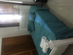 3 dormitorios, tabla de planchar con plancha, Internet y ropa de cama