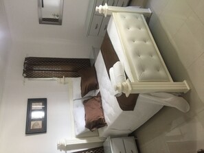 3 bedrooms, iron/ironing board, internet, bed sheets