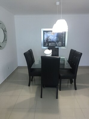 Microwave, dishwasher, coffee/tea maker - Catalan towers furnished apartment  (Santo Domingo Este)