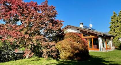 Wunderschöner Seeblick, großer privater Garten und kostenlose Parkplätze!