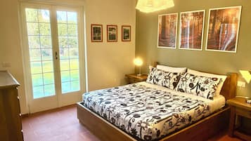 4 bedrooms, in-room safe, desk, iron/ironing board