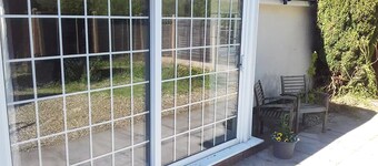 Garden flat, dog friendly, sleeps 3/4, enclosed garden, parking, level access