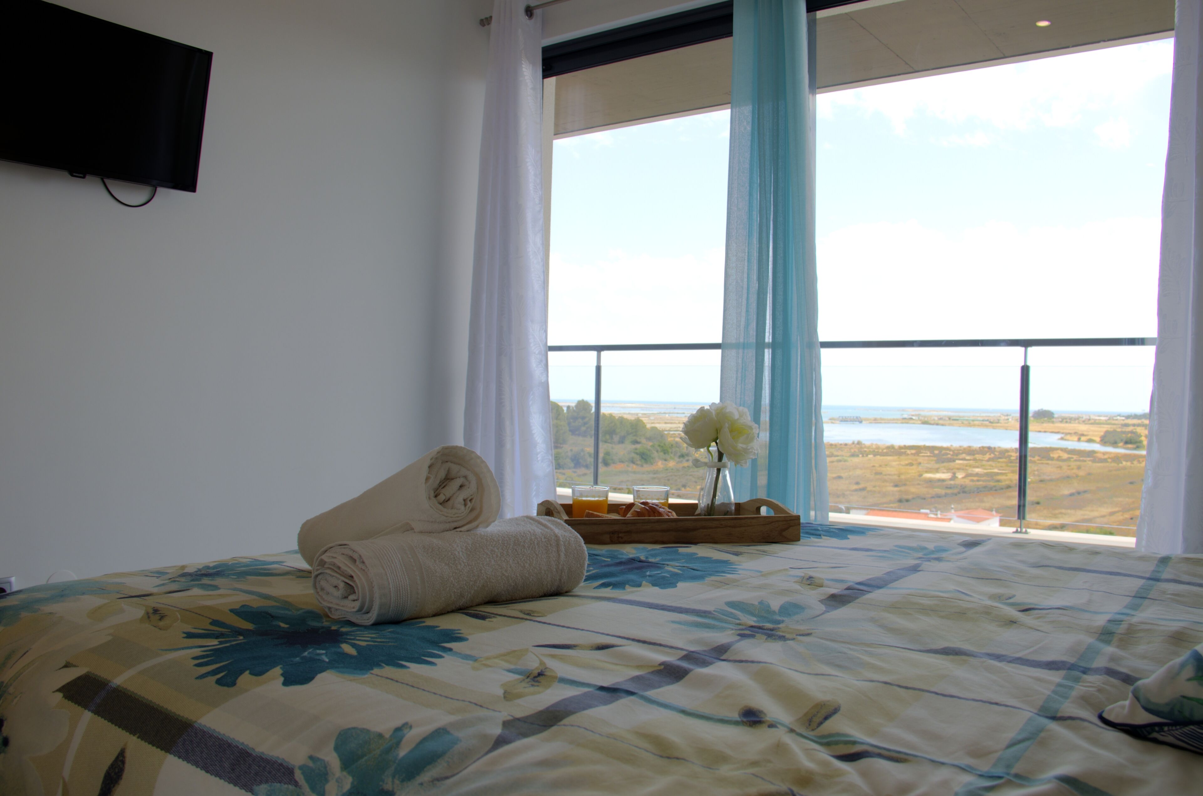 4 bedrooms, desk, iron/ironing board, travel crib