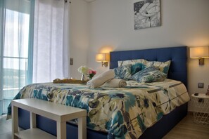 4 bedrooms, desk, iron/ironing board, travel crib