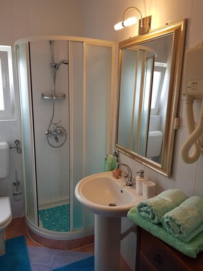 Shower, towels