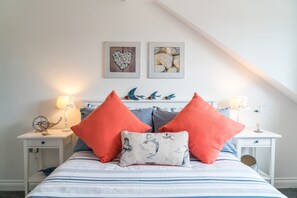 2 bedrooms, iron/ironing board, travel crib, free WiFi - Village property with parking and sunny enclosed courtyard garden  (Shaldon)