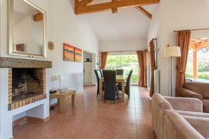 Interior - Villa Mazes - villa for 10 people with private pool. (Vallon-Pont-d'Arc)