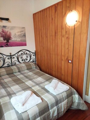 2 Schlafzimmer, Bügeleisen/Bügelbrett, kostenloses WLAN, Bettwäsche