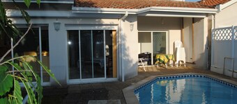 Spacious and bright villa in Andernos 200M from the Beach, sleeps 8-10